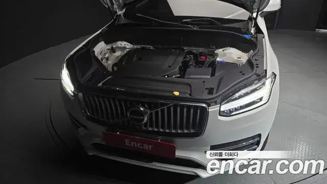 Volvo XC90 2025 — ფოტო 1/32