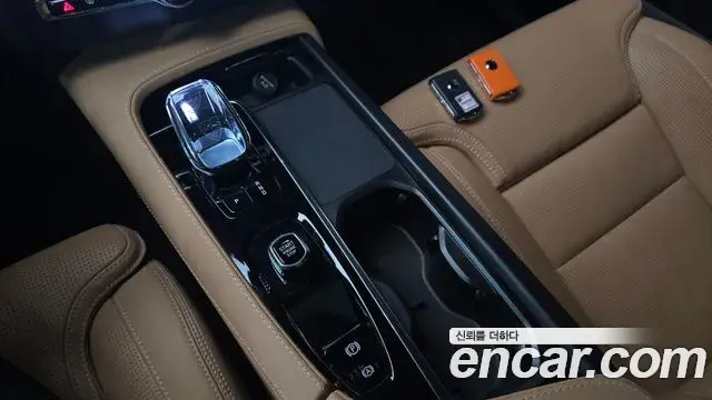 Volvo XC90 2025 — ფოტო 22/32