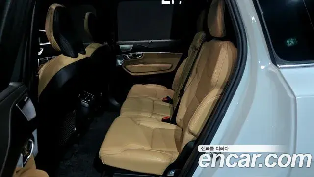 Volvo XC90 2025 — ფოტო 8/32