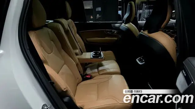 Volvo XC90 2025 — ფოტო 29/32