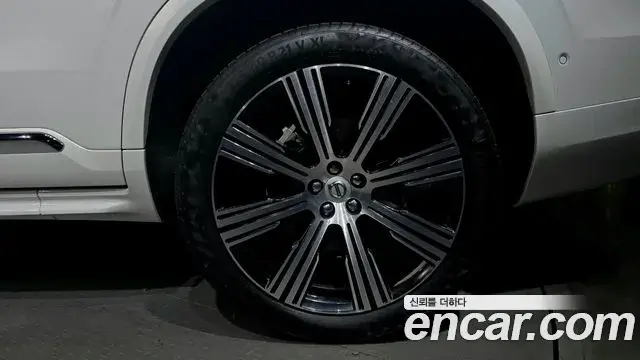 Volvo XC90 2025 — ფოტო 15/32