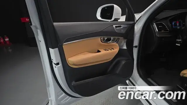 Volvo XC90 2025 — ფოტო 13/32