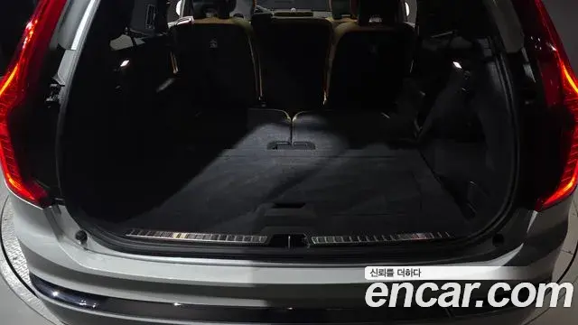 Volvo XC90 2025 — ფოტო 25/32