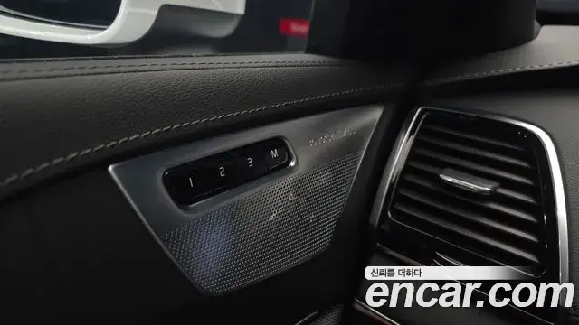Volvo XC90 2025 — ფოტო 18/32