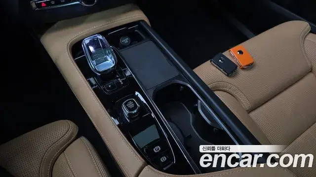 Volvo XC90 2025 — Şəkil 27/31