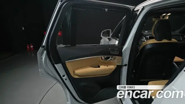 Volvo XC90 2025 — Şəkil 29/31