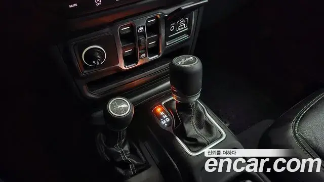 Jeep Wrangler 2019 — Photo 17/31
