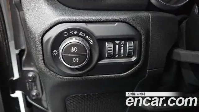 Jeep Wrangler 2019 — Photo 29/31