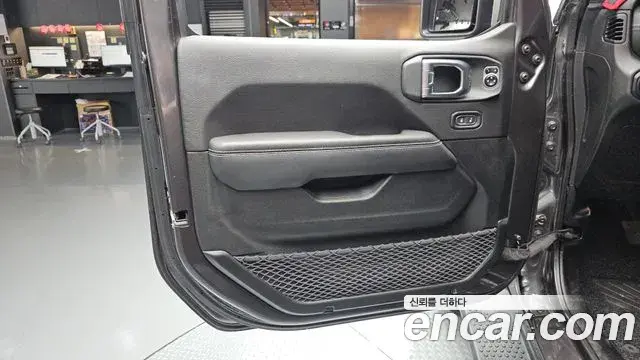 Jeep Wrangler 2019 — Photo 16/31