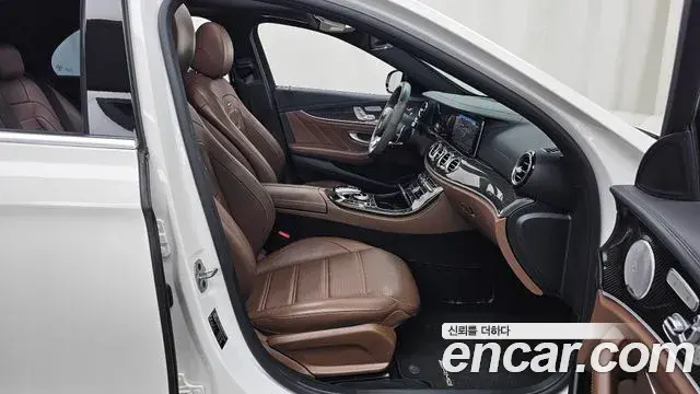 Mercedes-Benz E-Class 2019 — Şəkil 25/34