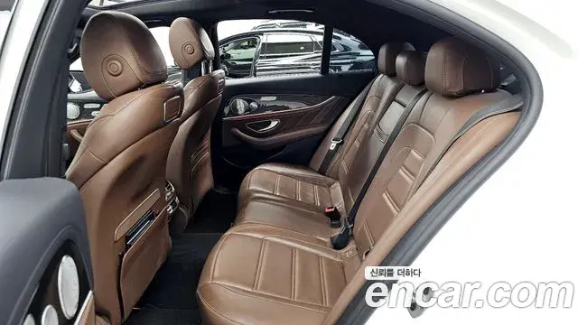 Mercedes-Benz E-Class 2019 — Şəkil 18/34
