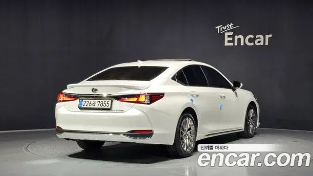 Lexus ES300h 2025 — Şəkil 23/33