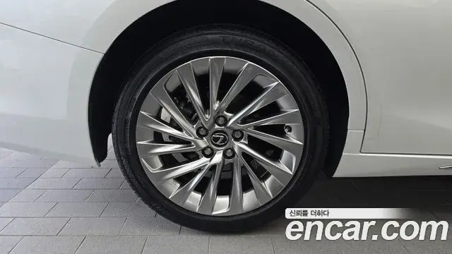 Lexus ES300h 2025 — Şəkil 18/33