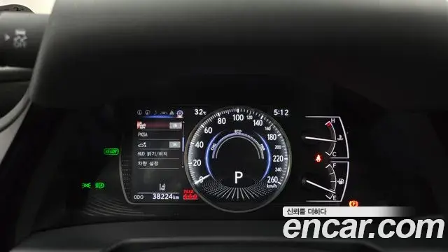 Lexus ES300h 2025 — Şəkil 28/33