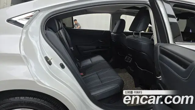 Lexus ES300h 2025 — Şəkil 2/33
