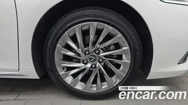 Lexus ES300h 2025 — Şəkil 12/33