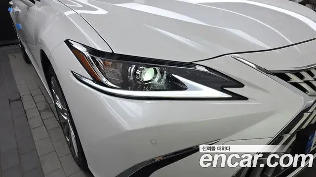 Lexus ES300h 2025 — Şəkil 8/33