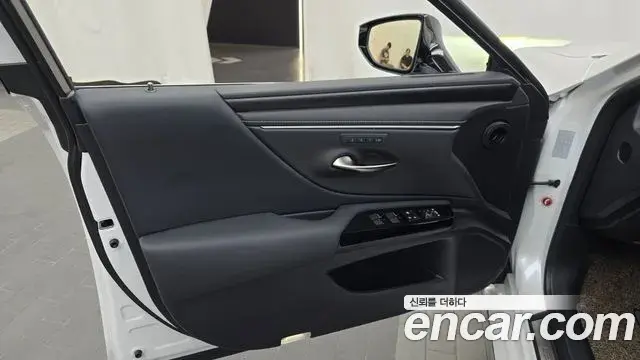 Lexus ES300h 2025 — Şəkil 1/33