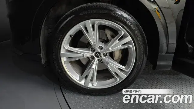 Audi Q8 2021 — ფოტო 13/20