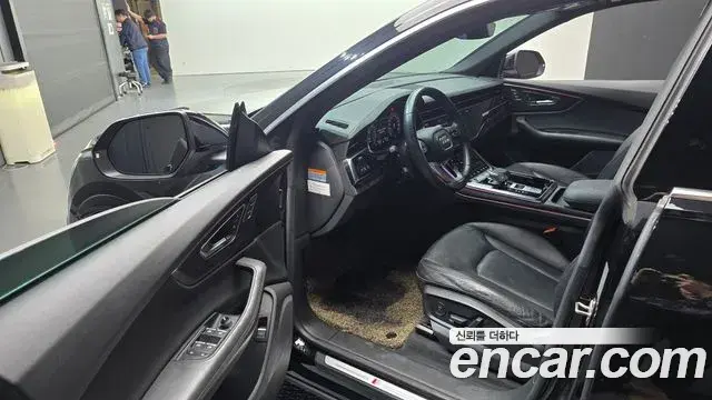 Audi Q8 2021 — ფოტო 19/20