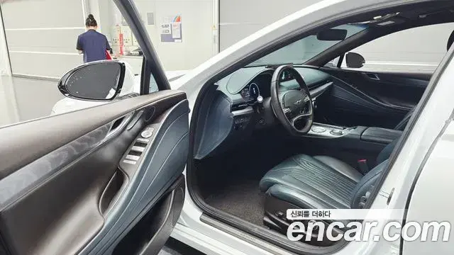 Genesis Electrified G80 2021 — Photo 10/20