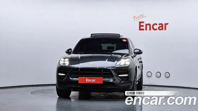 Porsche Macan 2021 — ფოტო 13/38