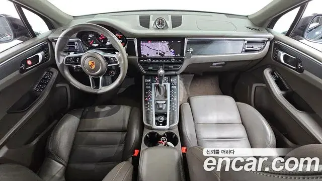 Porsche Macan 2021 — ფოტო 36/38