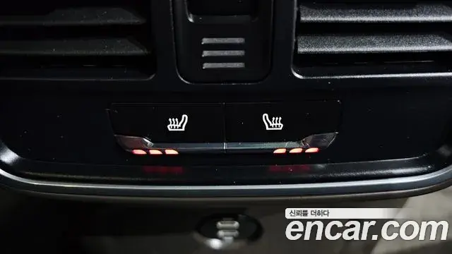 Porsche Macan 2021 — ფოტო 17/38