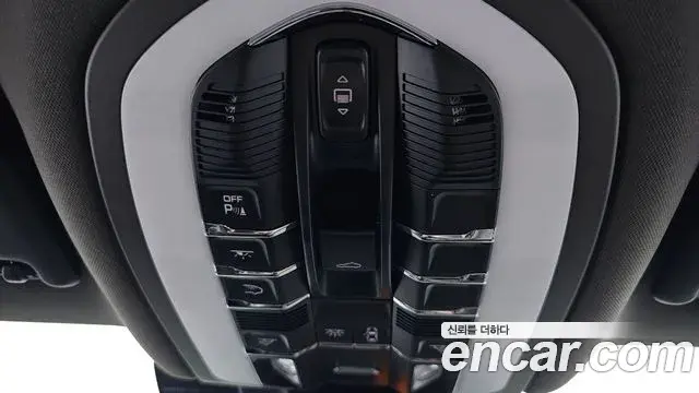 Porsche Macan 2021 — ფოტო 33/38
