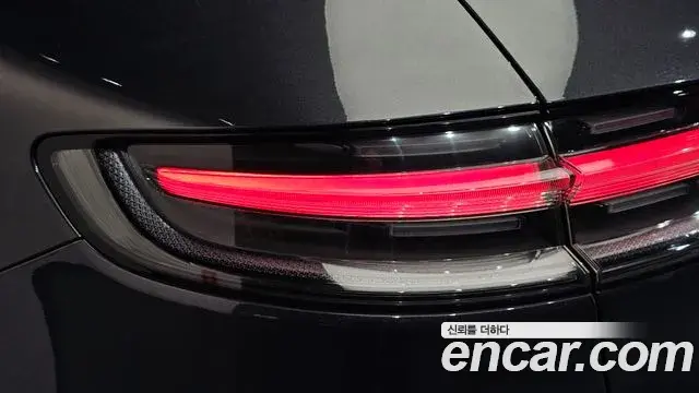 Porsche Macan 2021 — ფოტო 19/38