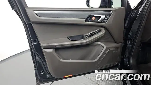 Porsche Macan 2021 — ფოტო 5/38