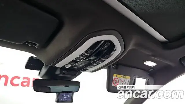 Porsche Macan 2021 — ფოტო 12/38