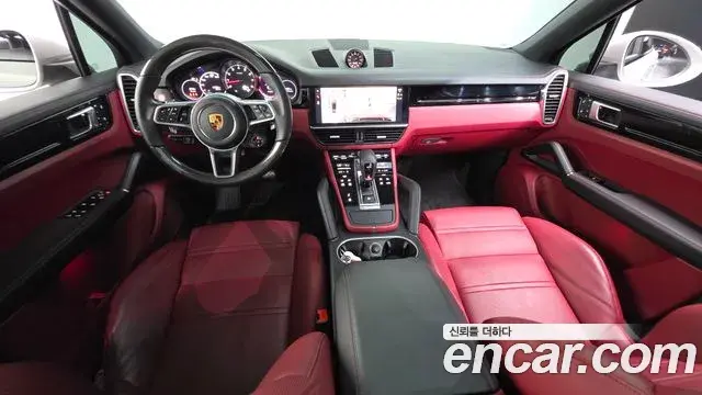 Porsche Cayenne 2022 — ფოტო 25/33