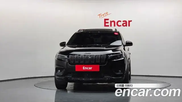 Jeep Cherokee 2019 — Şəkil 25/36