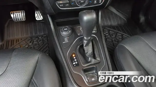Jeep Cherokee 2019 — Şəkil 34/36