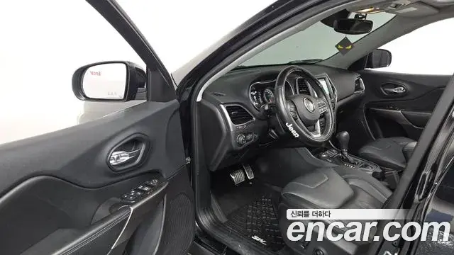 Jeep Cherokee 2019 — Şəkil 7/36