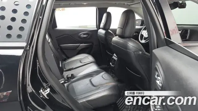 Jeep Cherokee 2019 — Şəkil 19/36