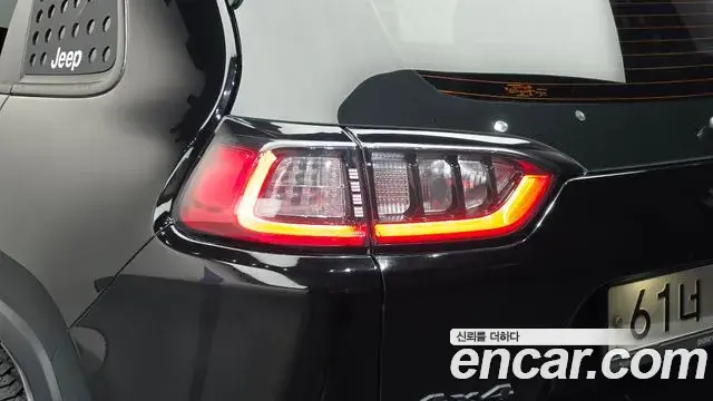 Jeep Cherokee 2019 — Şəkil 20/36