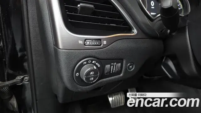 Jeep Cherokee 2019 — Şəkil 27/36