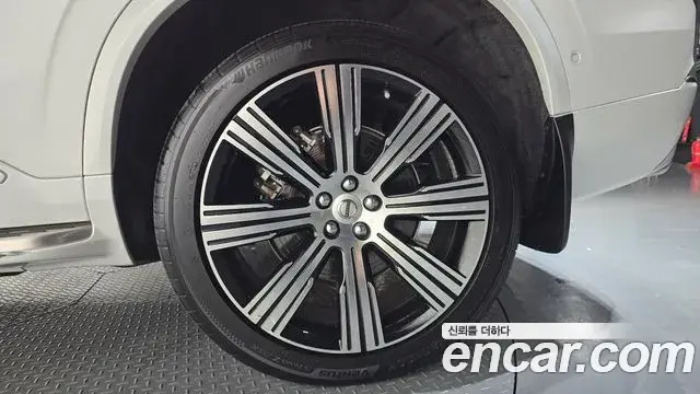Volvo XC90 2021 — ფოტო 24/34