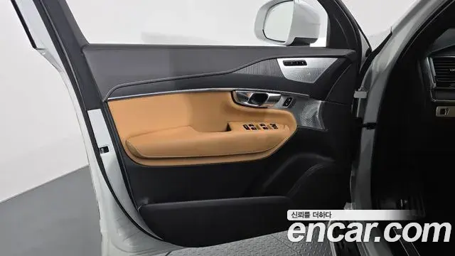 Volvo XC90 2021 — ფოტო 6/34
