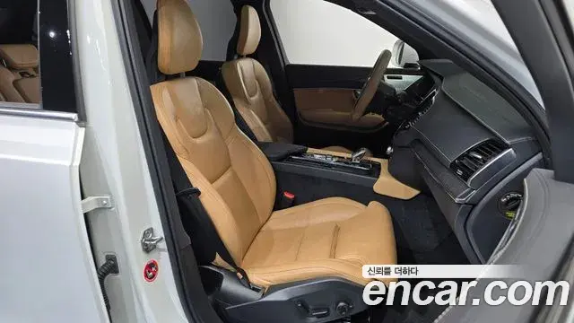 Volvo XC90 2021 — ფოტო 15/34