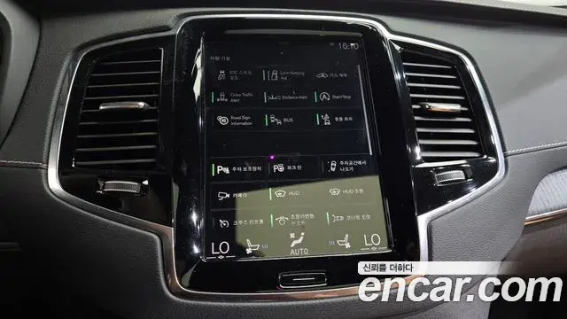 Volvo XC90 2021 — ფოტო 23/34