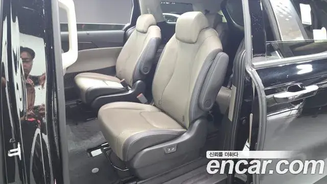 Kia Carnival 2024 — Şəkil 8/36