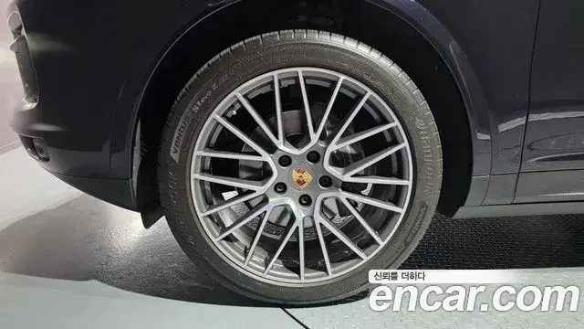 Porsche Cayenne 2020 — Şəkil 32/34
