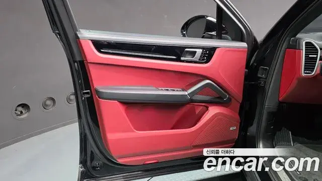 Porsche Cayenne 2020 — Şəkil 19/34