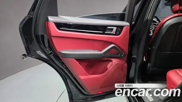 Porsche Cayenne 2020 — Şəkil 27/34