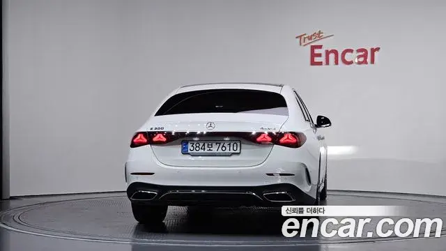 Mercedes-Benz E-Class 2024 — Şəkil 19/32