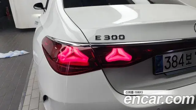 Mercedes-Benz E-Class 2024 — Şəkil 22/32