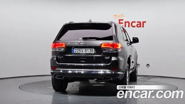 Jeep Grand Cherokee 2020 — Şəkil 26/35
